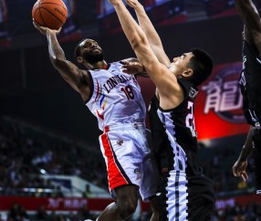 爱游戏体育APP下载-Rookie在老鹰比赛中势不可挡里尔赛后防线松动，连对手都承认：辽宁本钢豪取连胜 